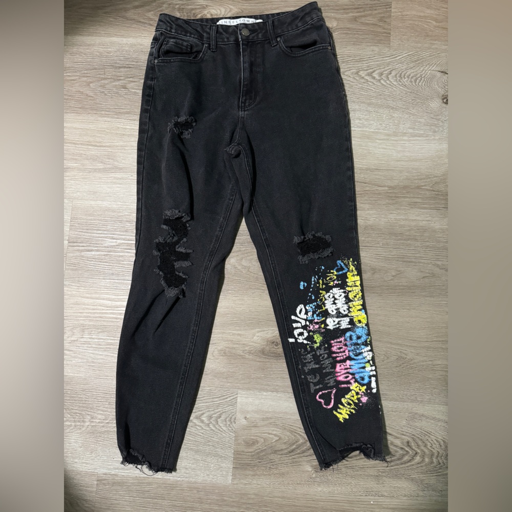 Tinseltown Hi-Rise The Mom Jeans Curvy Black Graffiti Size 9 (27)